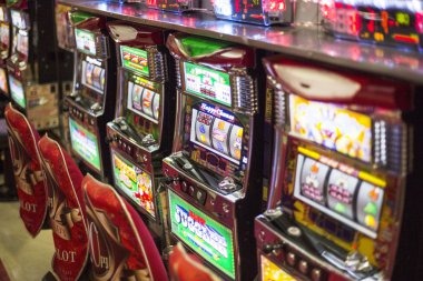 eloktoto app showing live casino tables and sports betting interface